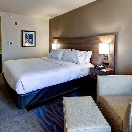 Holiday Inn Express & Suites Manhattan By Ihg Exterior foto