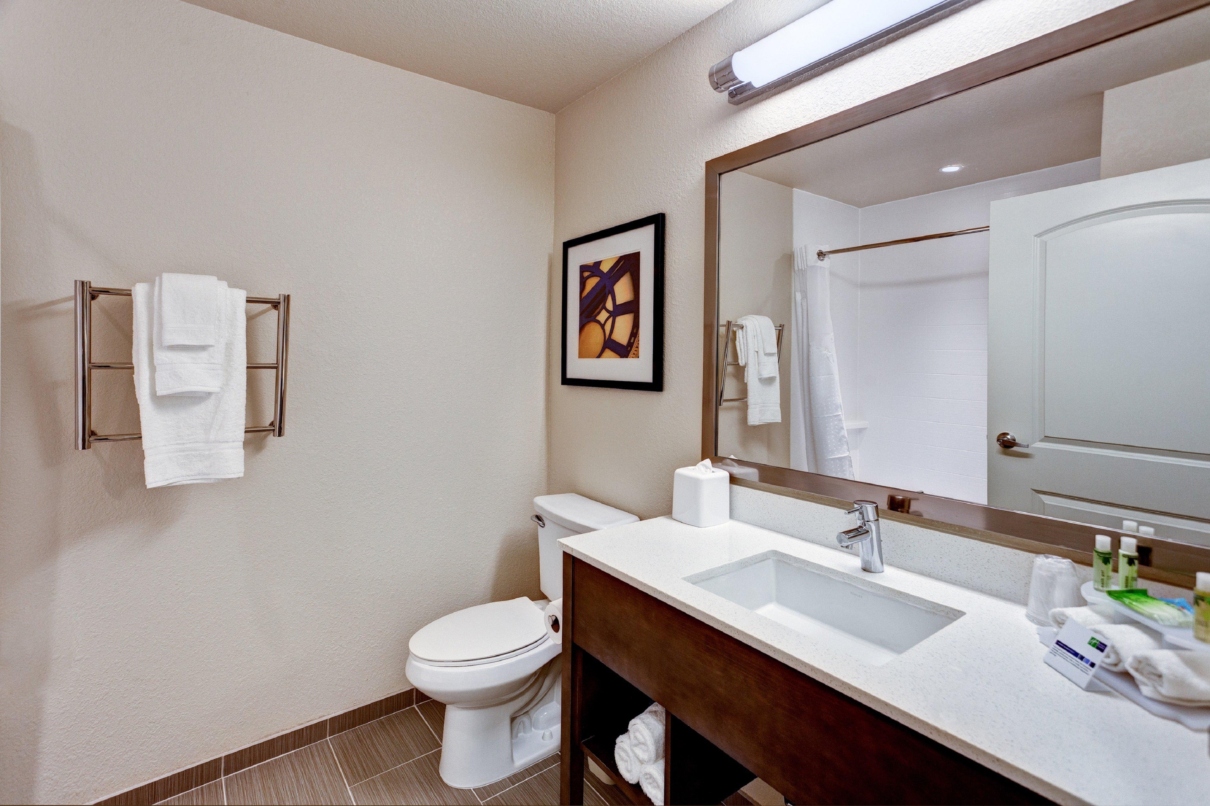 Holiday Inn Express & Suites Manhattan By Ihg Exterior foto