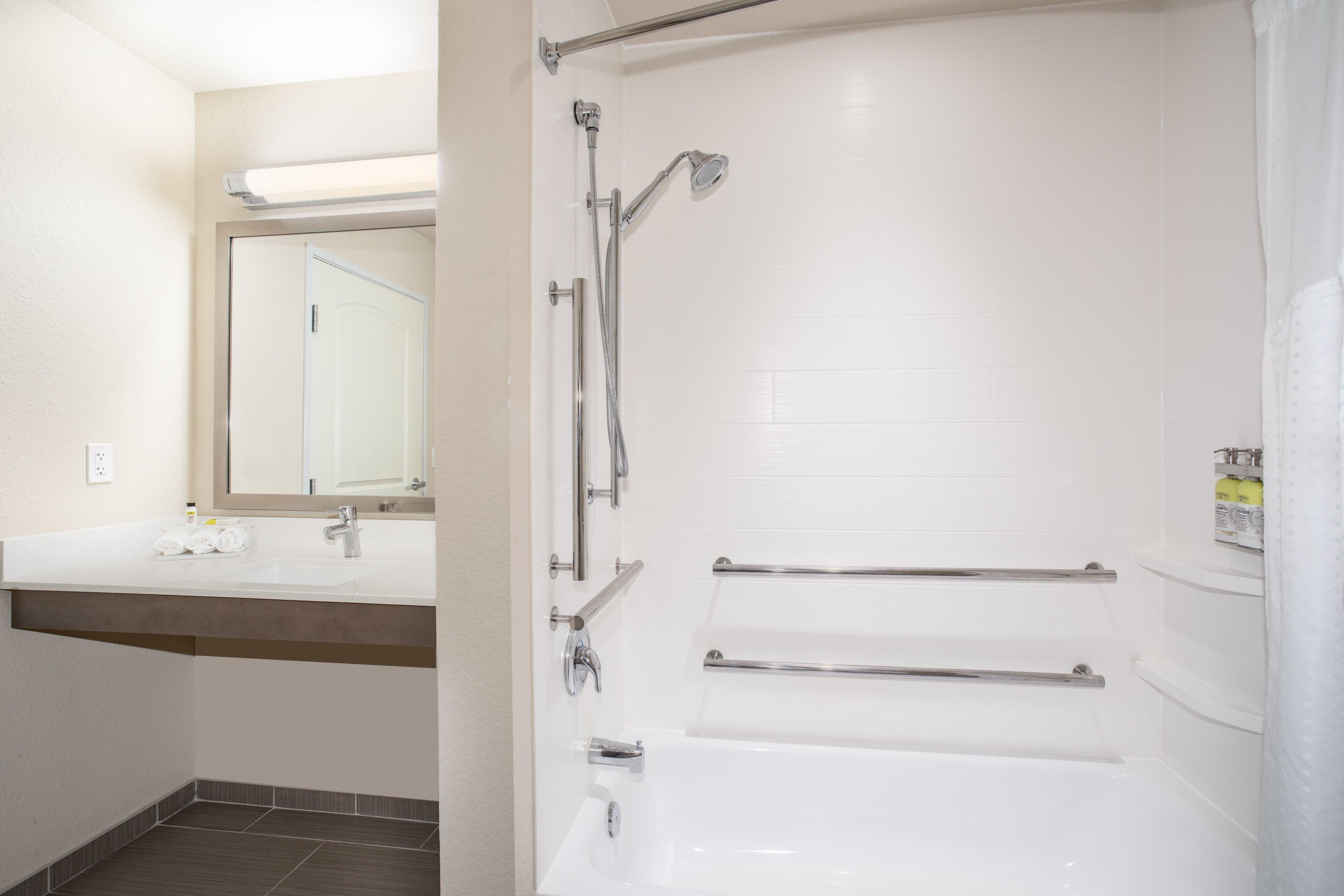 Holiday Inn Express & Suites Manhattan By Ihg Exterior foto