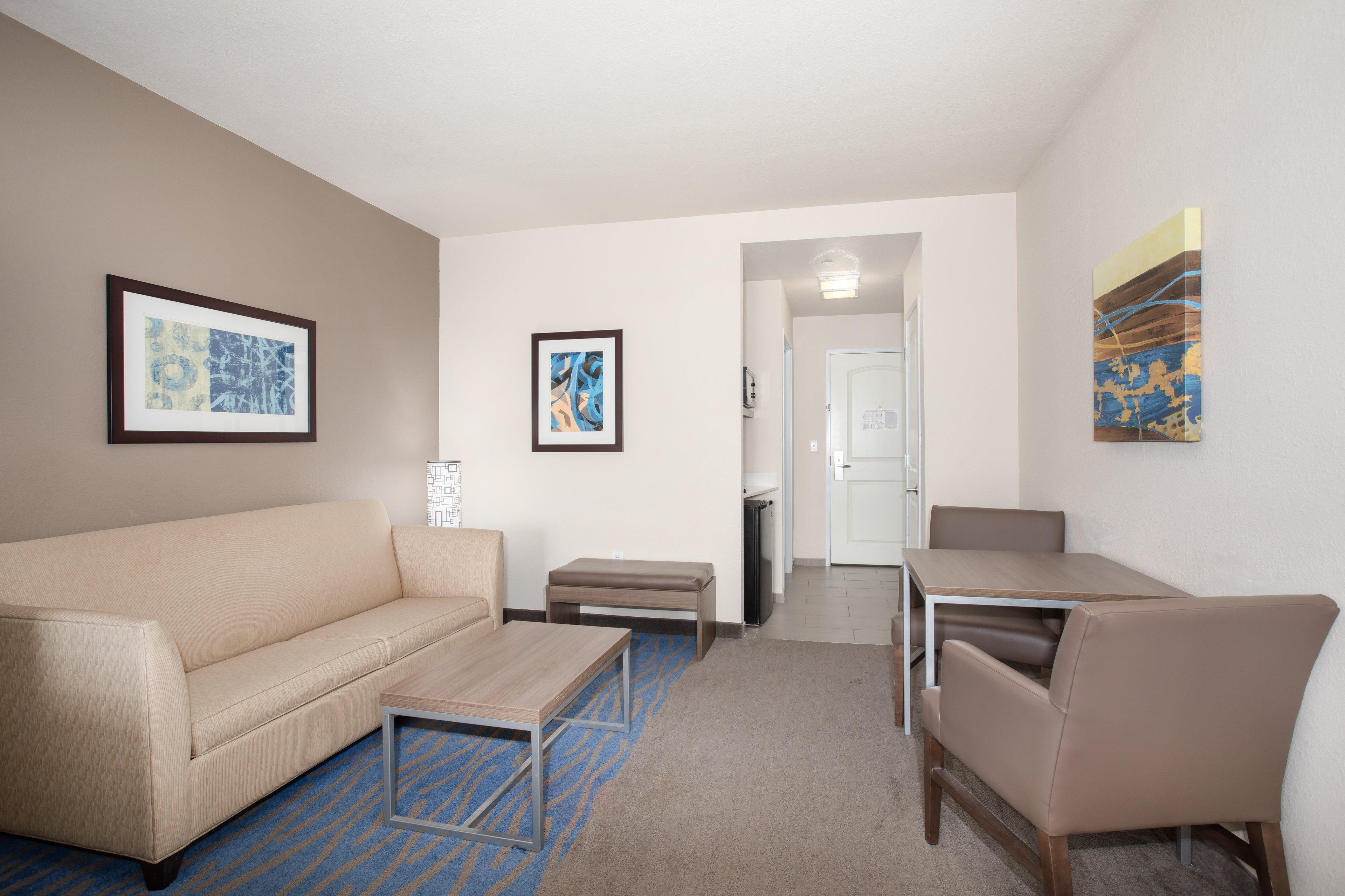 Holiday Inn Express & Suites Manhattan By Ihg Exterior foto