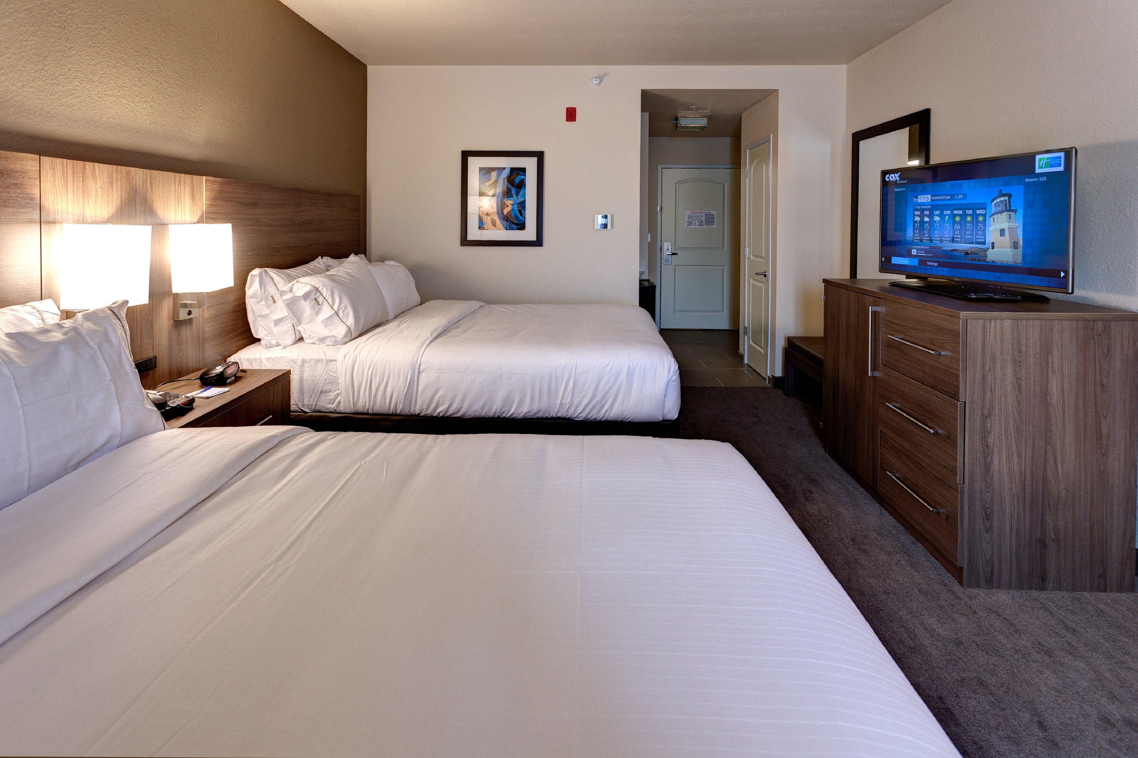 Holiday Inn Express & Suites Manhattan By Ihg Exterior foto