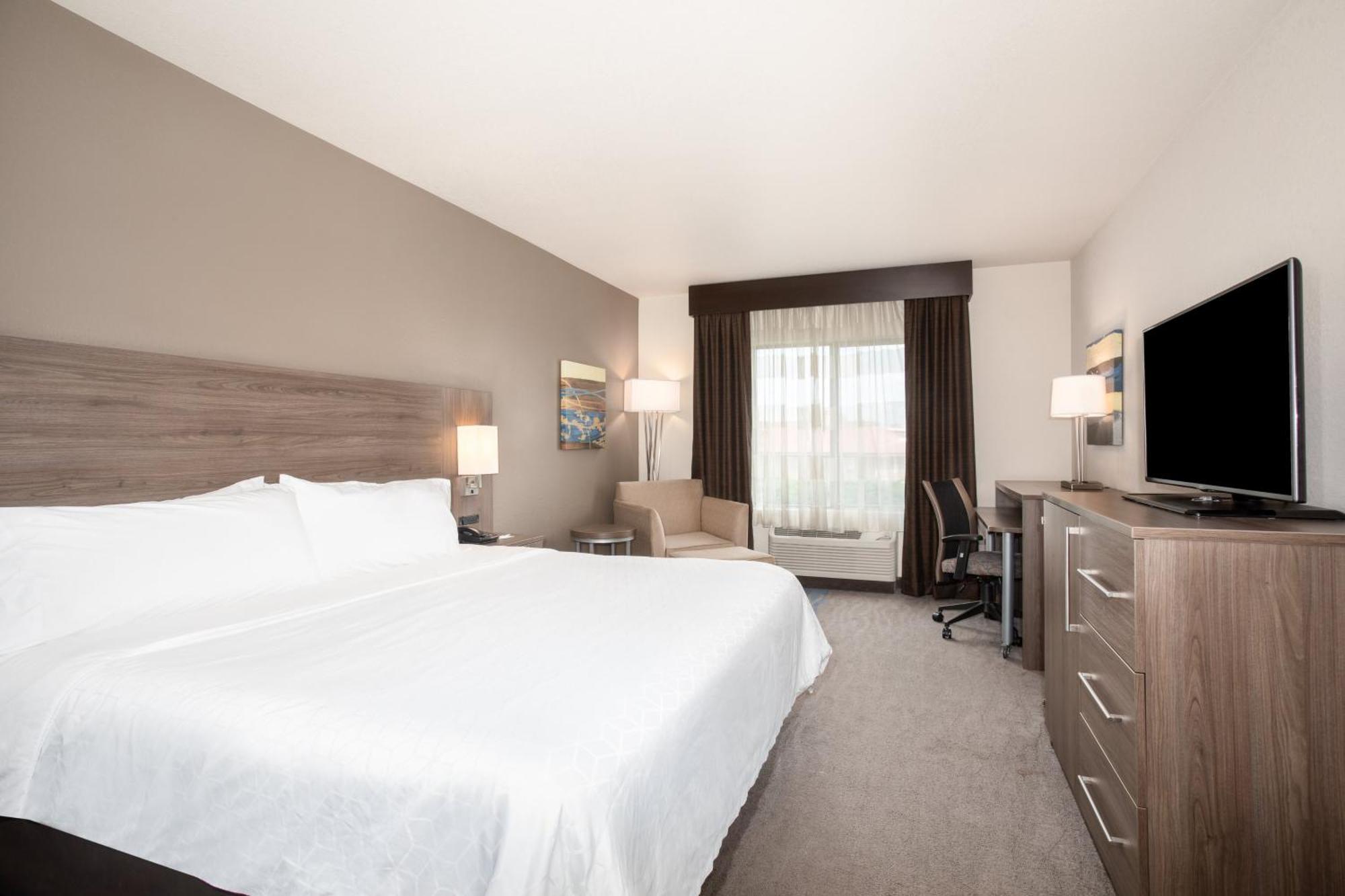 Holiday Inn Express & Suites Manhattan By Ihg Exterior foto
