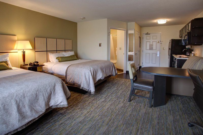 Holiday Inn Express & Suites Manhattan By Ihg Exterior foto